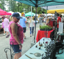 Entrepreneurs find niche at farmers markets